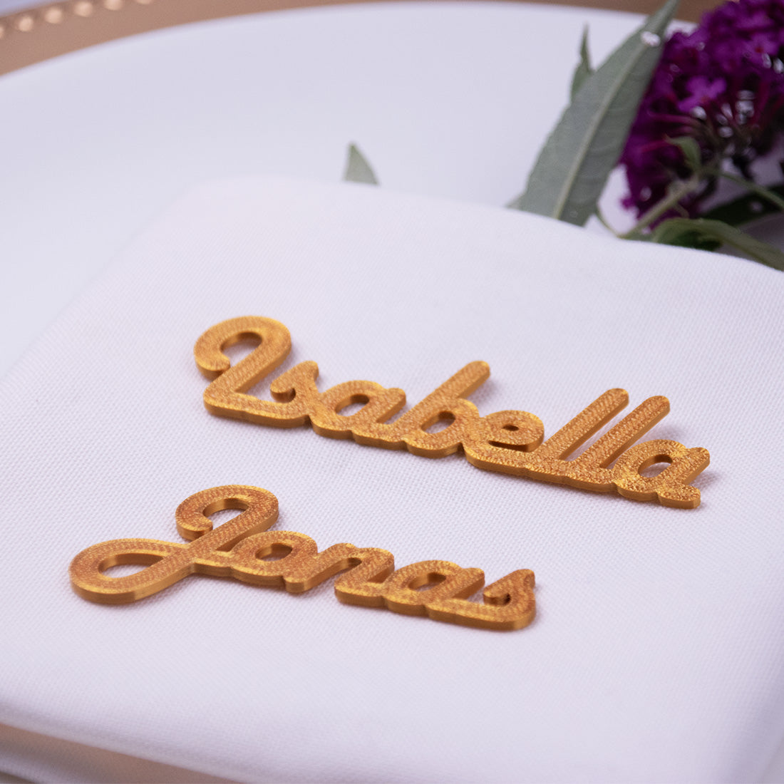 Goldene, personalisierte Namensschilder. Perfekt für die Hochzeits-Tafel, Geburtstagsfeiern oder Firmenevents