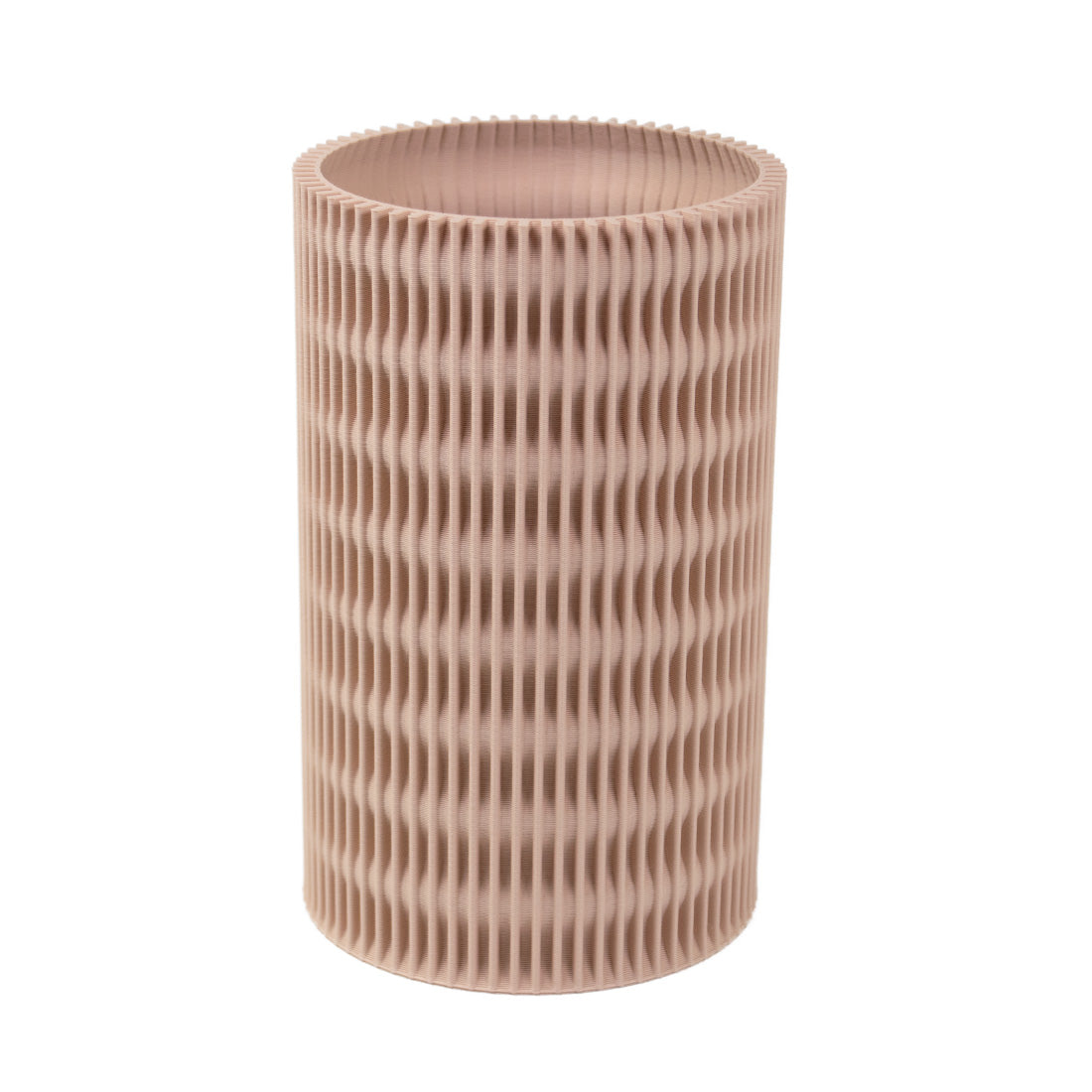 Beigefarbene Vase Melli mit Lamellenstruktur, warmes Design für große Sträuße im Wohn- oder Essbereich.