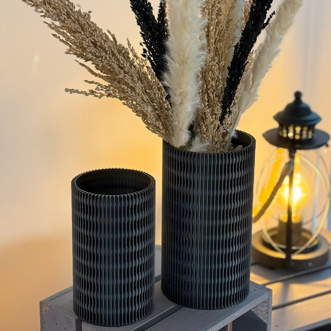 Moderne Designvase in Deep Black – für stilvolle Wohnakzente in jedem Raum.