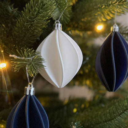 Weihnachtskugel Pinea