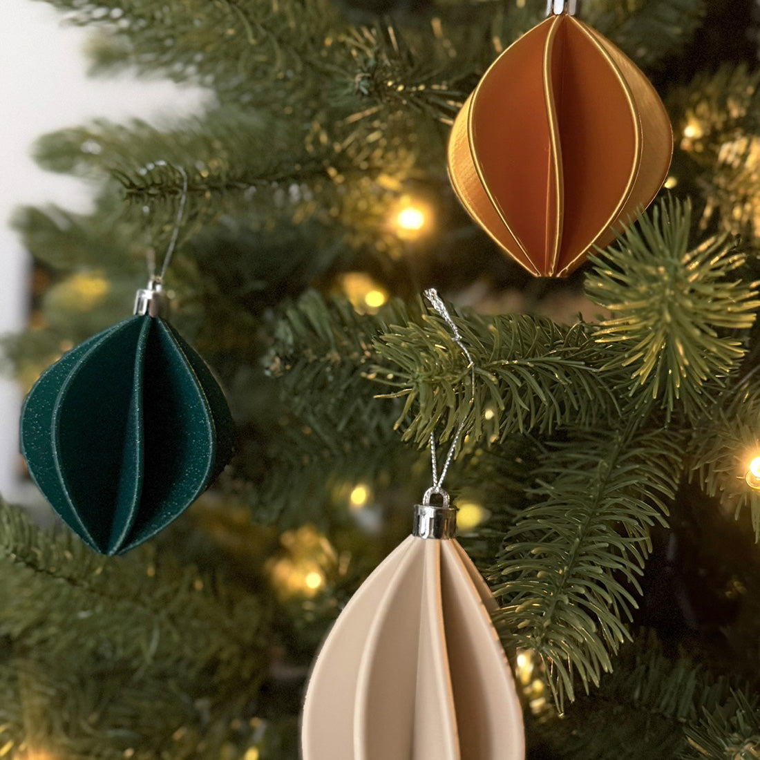 Weihnachtskugel Pinea