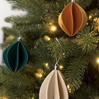 Weihnachtskugel Pinea