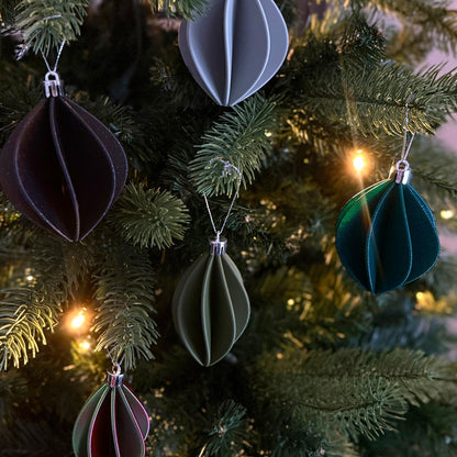 Weihnachtskugel Pinea