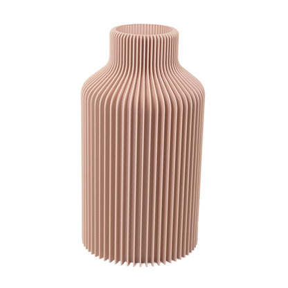Vase Hanna in Beige, mit gerader, eleganter Form und Lamellenoptik – passt perfekt ins Esszimmer. Drei Größen erhältlich.