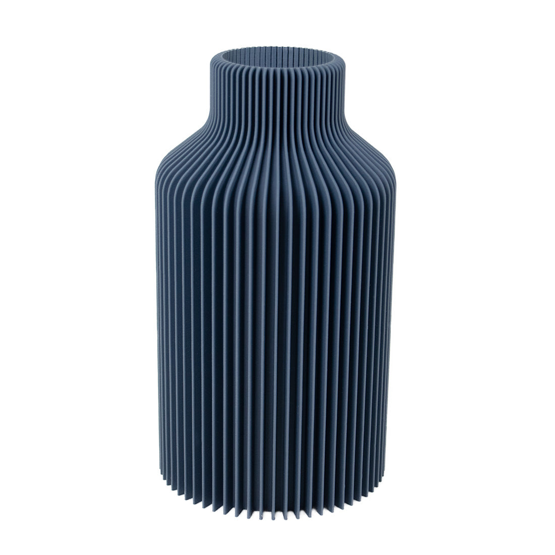 Vase Hanna in Dunkelgrau mit gerader Form – wirkt durch Lamellenoptik besonders edel im Wohnzimmer. Drei Größen erhältlich.