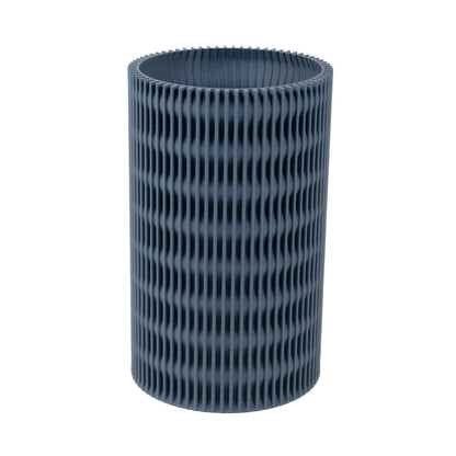 Moderne Vase Melli in Dunkelgrau mit strukturierter Oberfläche, für große Blumensträuße im Wohnzimmer.